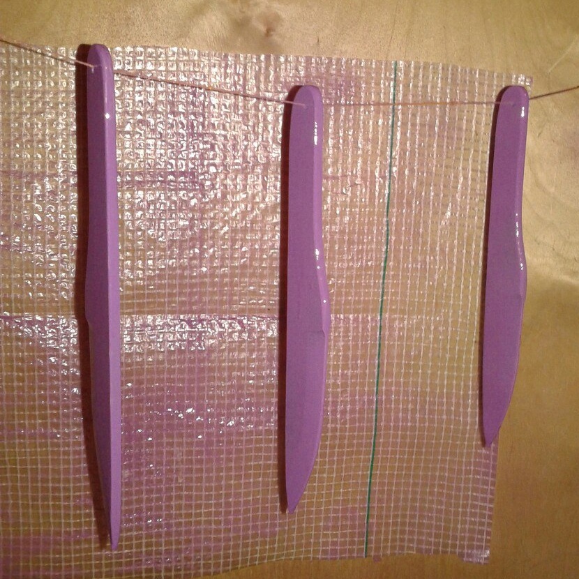 Фиолетовые метательные ножи